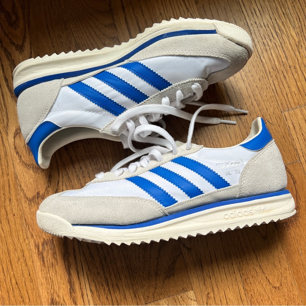 adidas Men’s White & Blue Low-Top Retro Sneakers